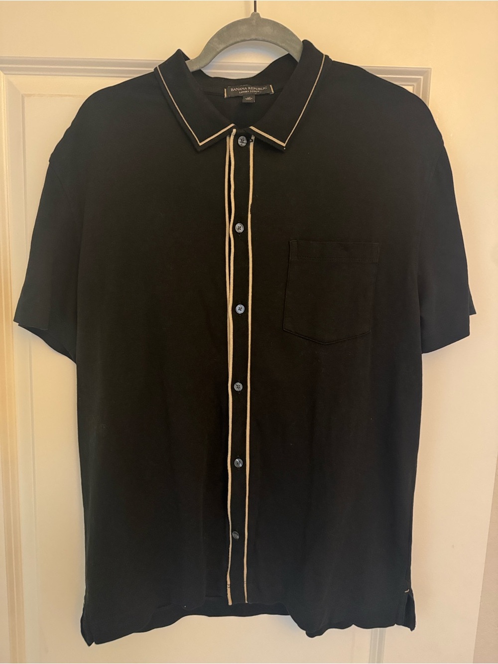 Banana Republic Black Short-Sleeve Button-Down Shirt with Cream Piping
